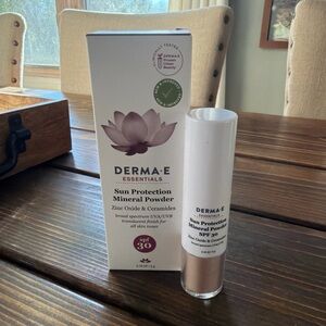 Derma E - Sun
Protection Mineral
Powder SPF30 NEW .16 oz